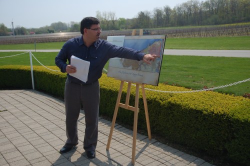 Paul Bosc Jr. expliquant les terroirs du Niagara Paul Bosc Jr. expliquant les terroirs du Niagara
